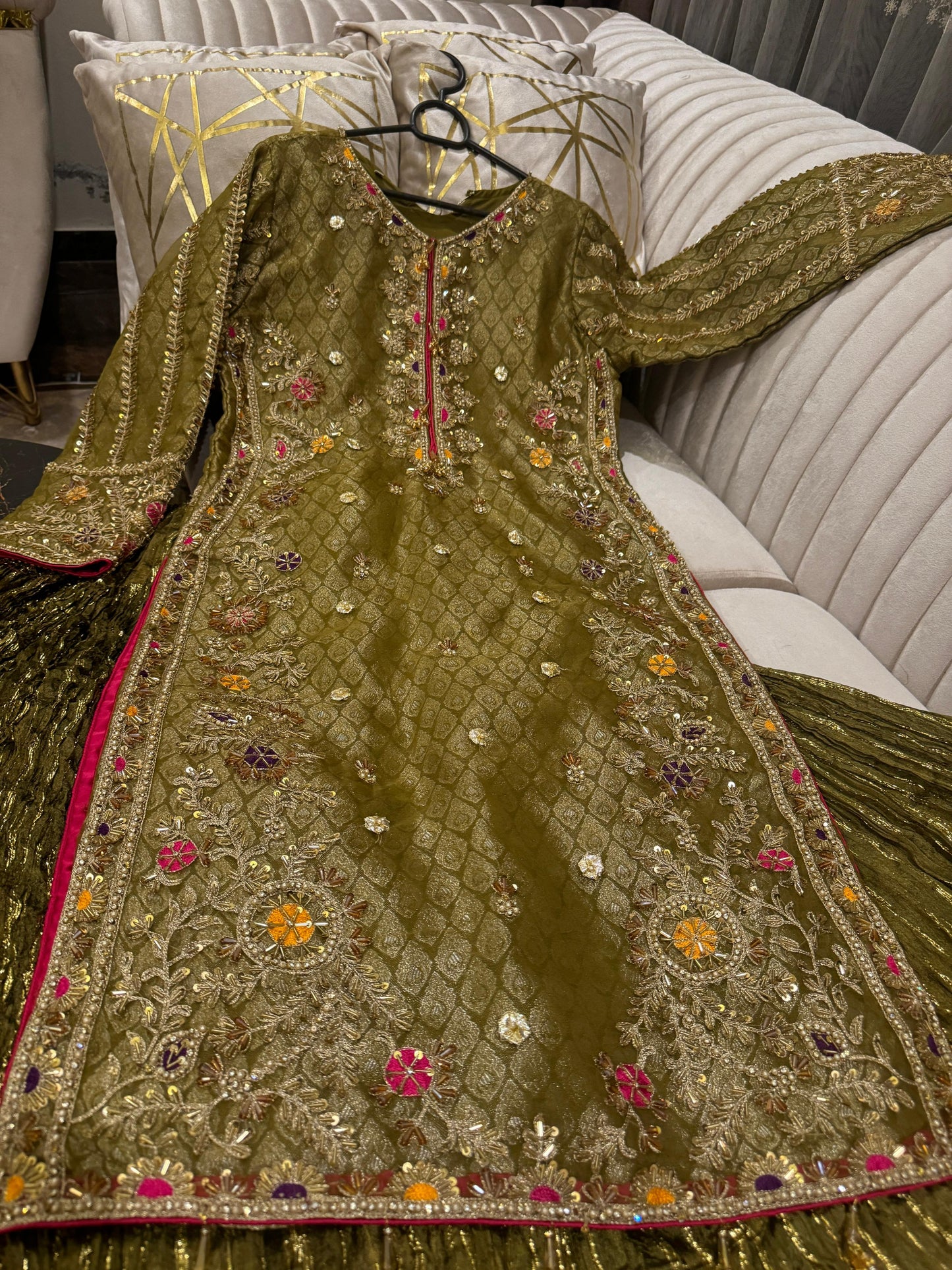 Cosmos (MEHNDI GREEN)