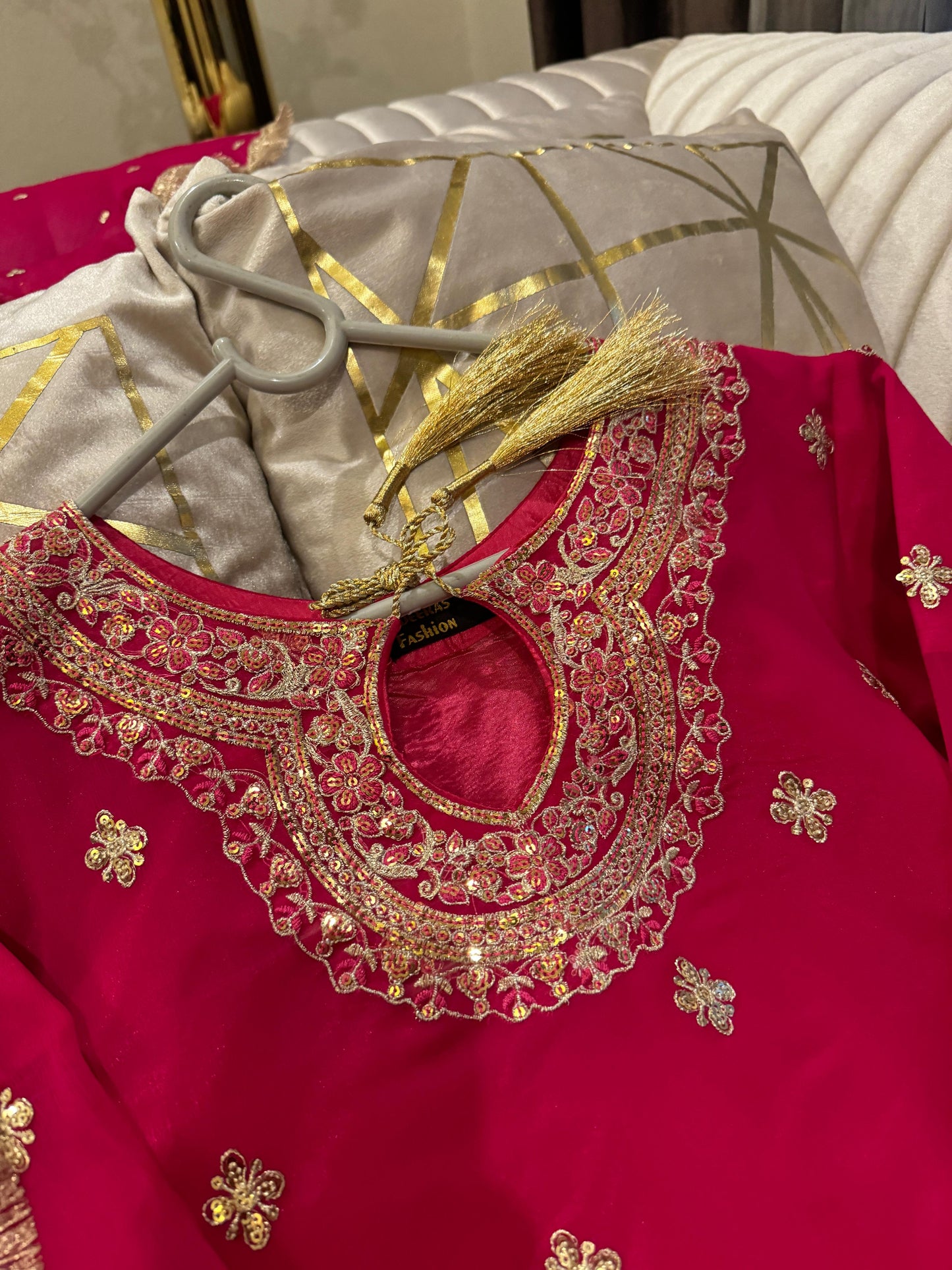 Peony (HOT PINK)