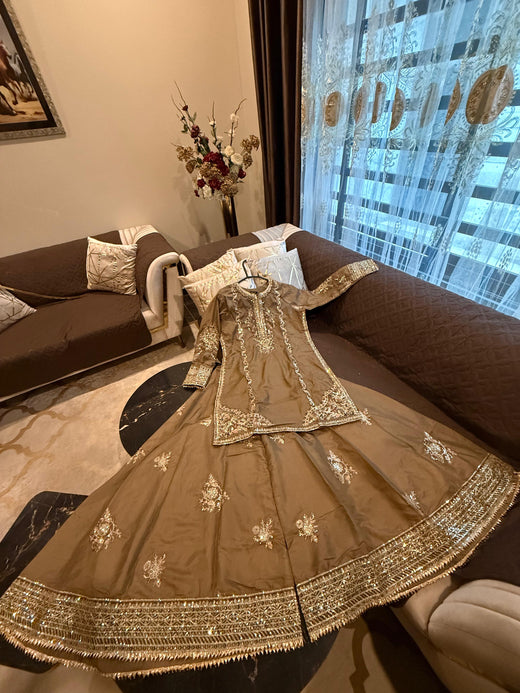 HANIYA (CAMEL BROWN)
