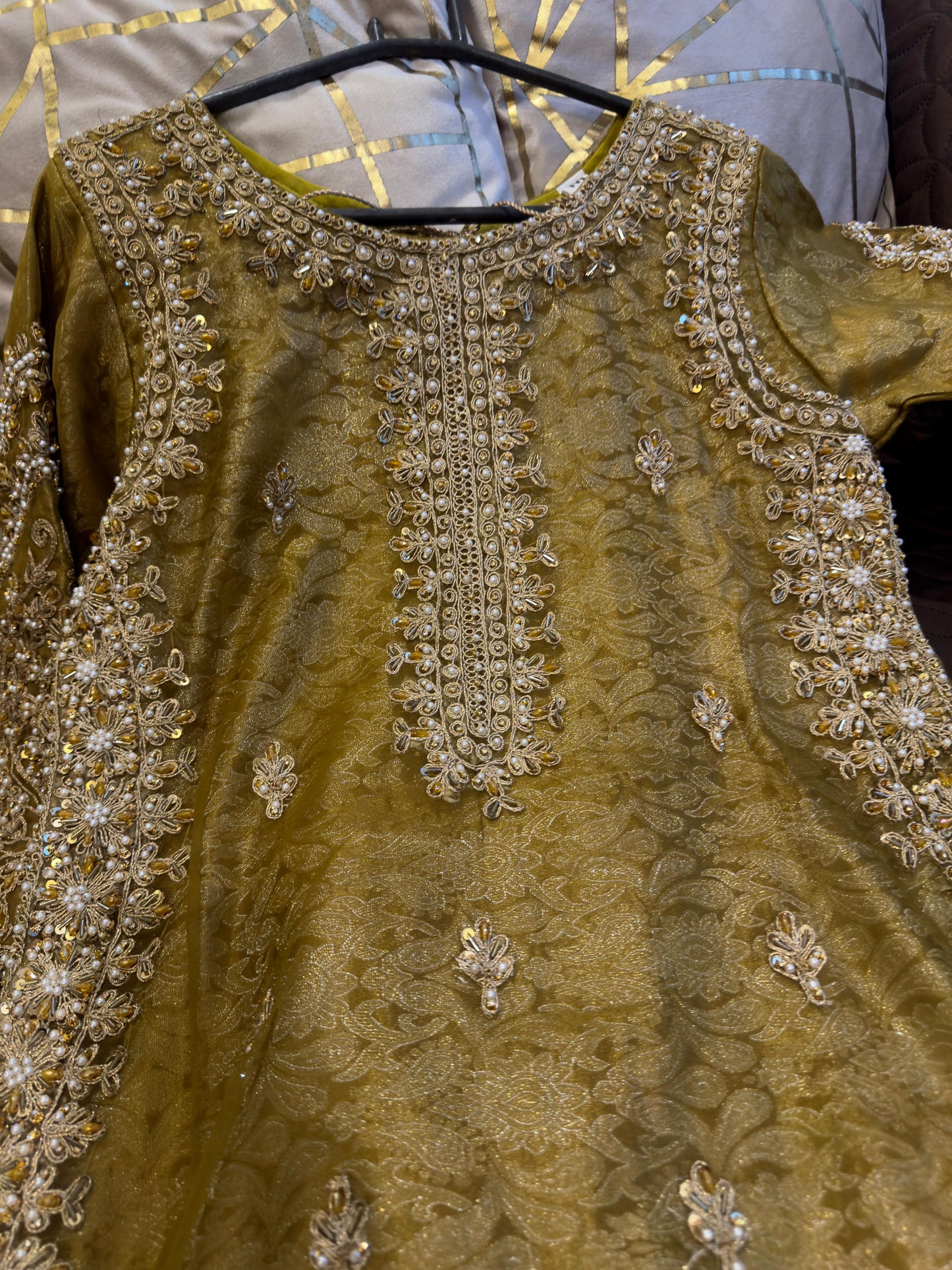 Freesia (MEHNDI GREEN)