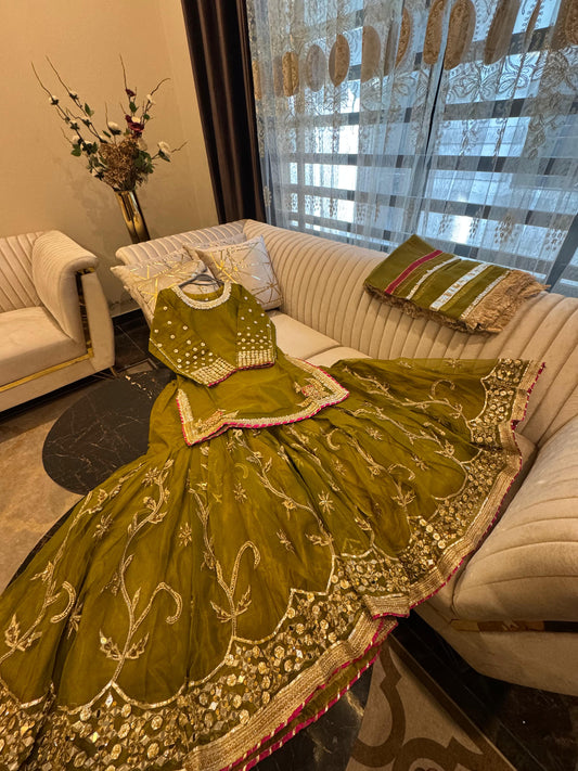 Daisy (MEHNDI GREEN)