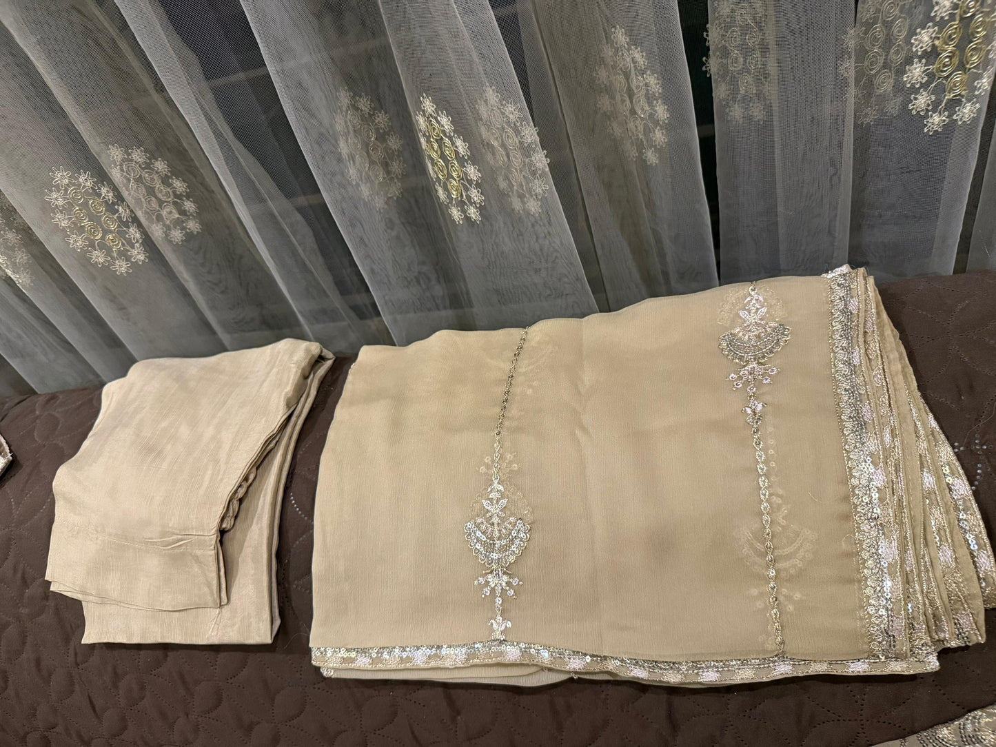 Daisies (BEIGE)