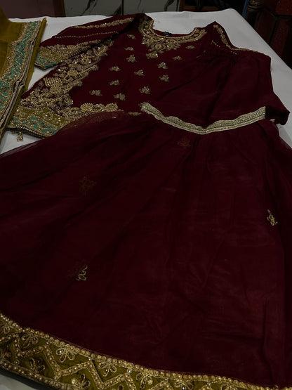Jonquil (MAROON WITH MEHNDI GREEN)