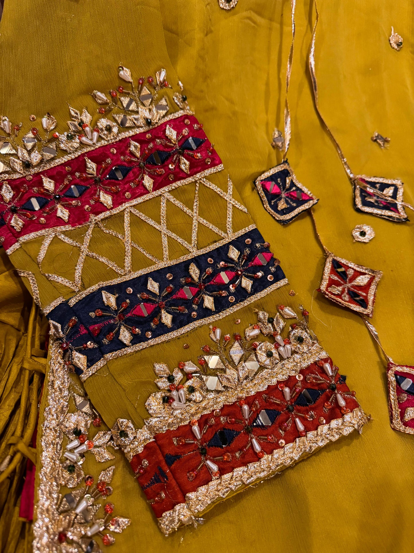 Dahlia (DHANI GREEN)