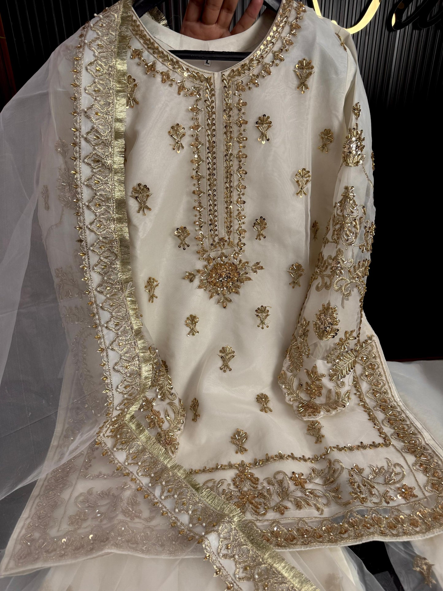 Code AAK002 (WHITE GOLD)