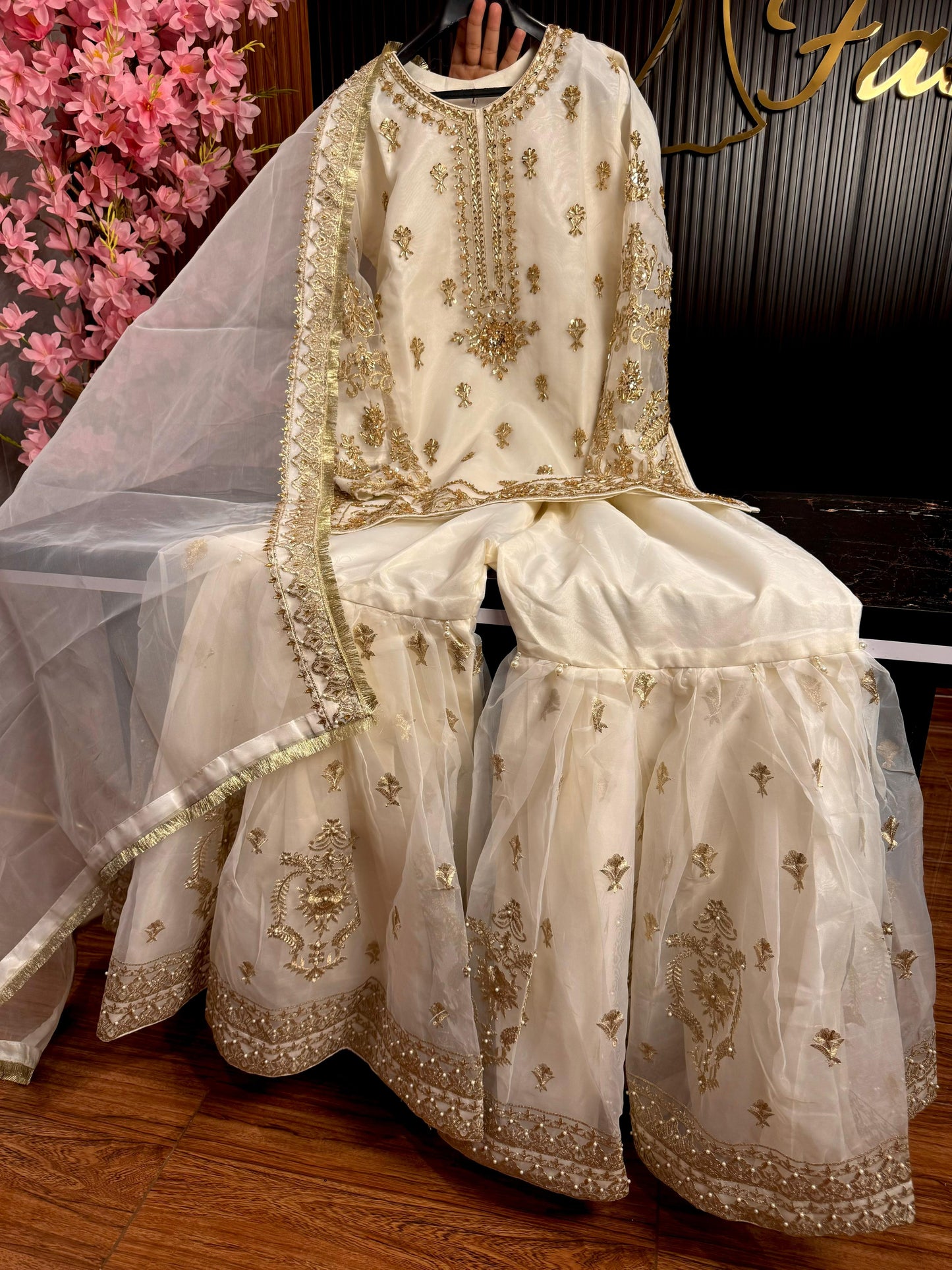 Code AAK002 (WHITE GOLD)