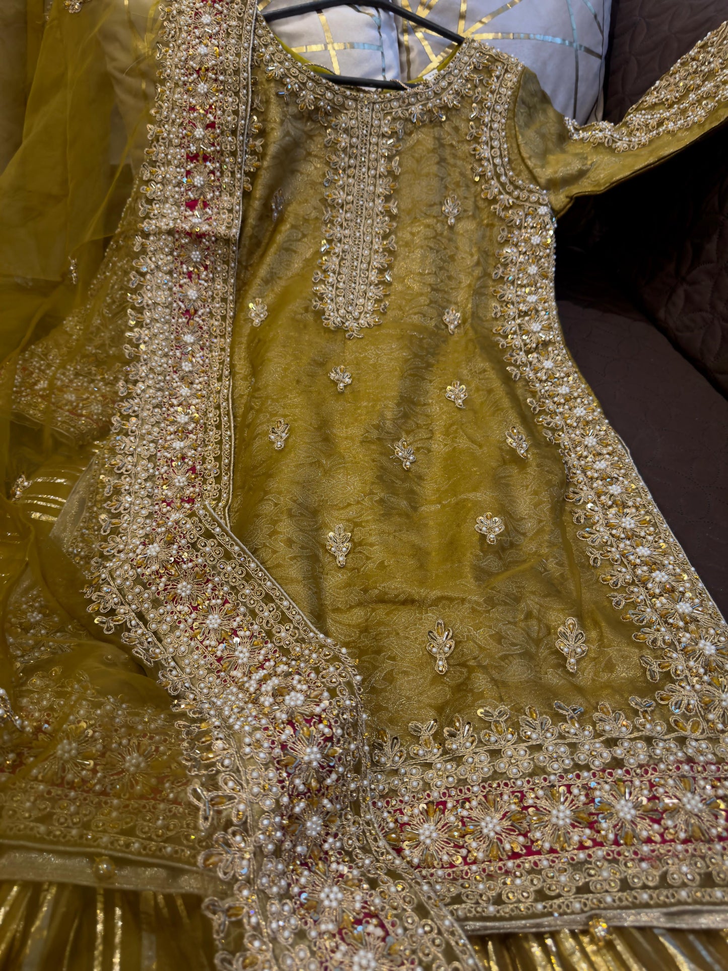 Freesia (MEHNDI GREEN)