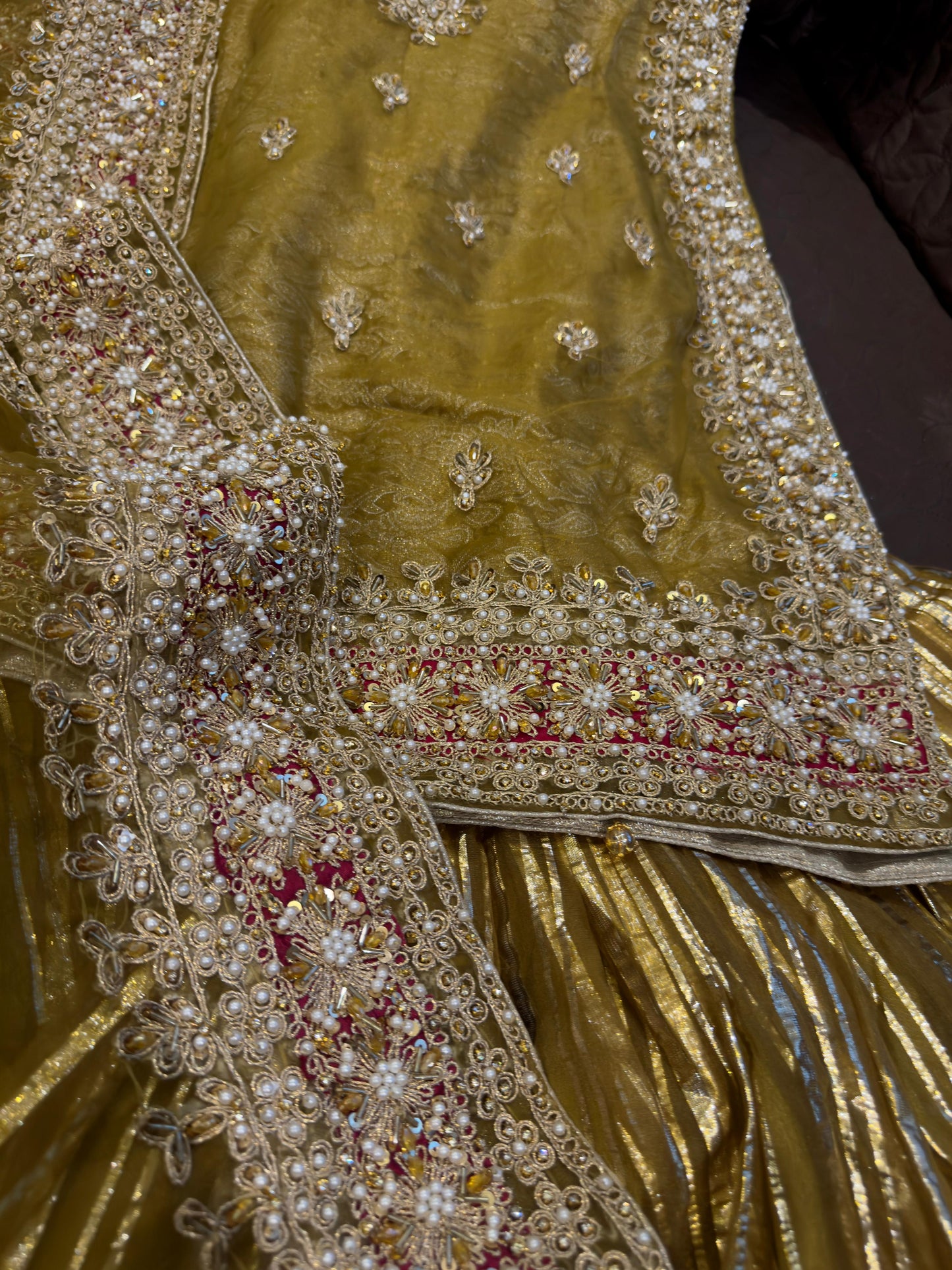 Freesia (MEHNDI GREEN)