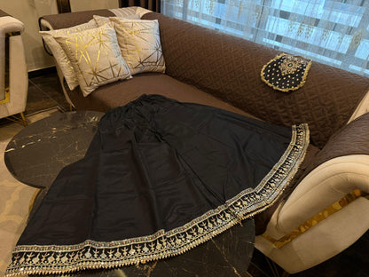 Water Lily (BLACK)