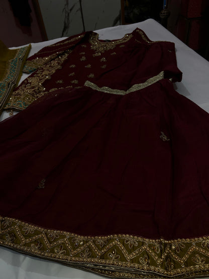 Jonquil (MAROON WITH MEHNDI GREEN)