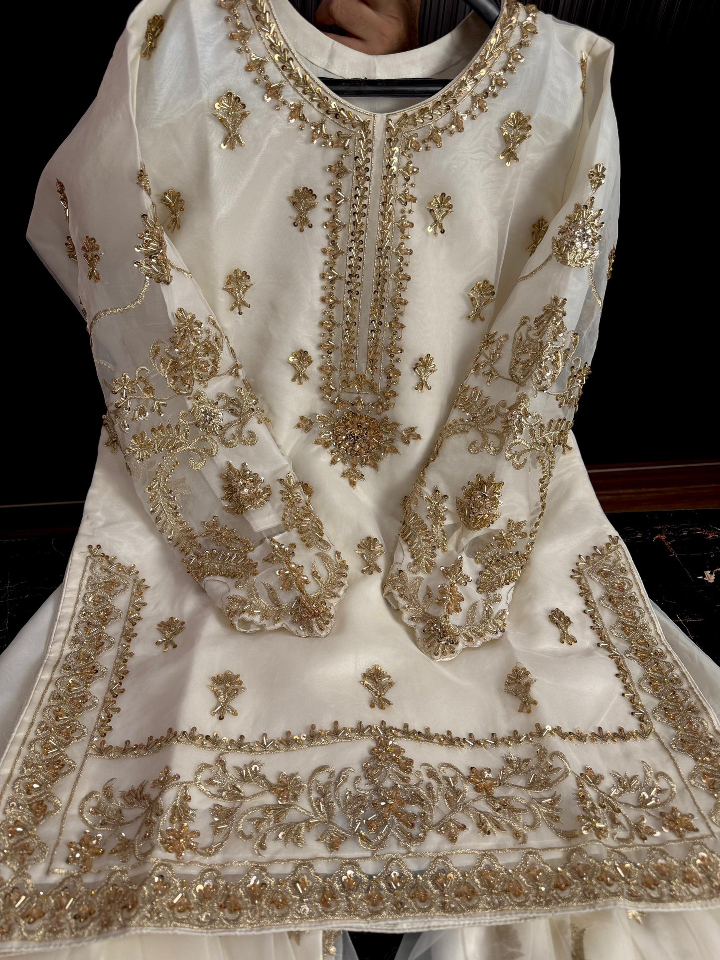 Code AAK002 (WHITE GOLD)