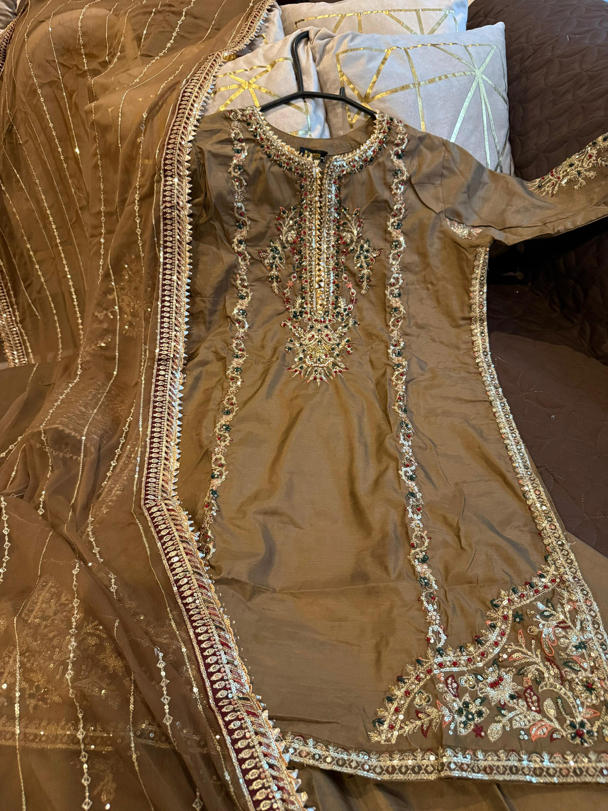 HANIYA (CAMEL BROWN)