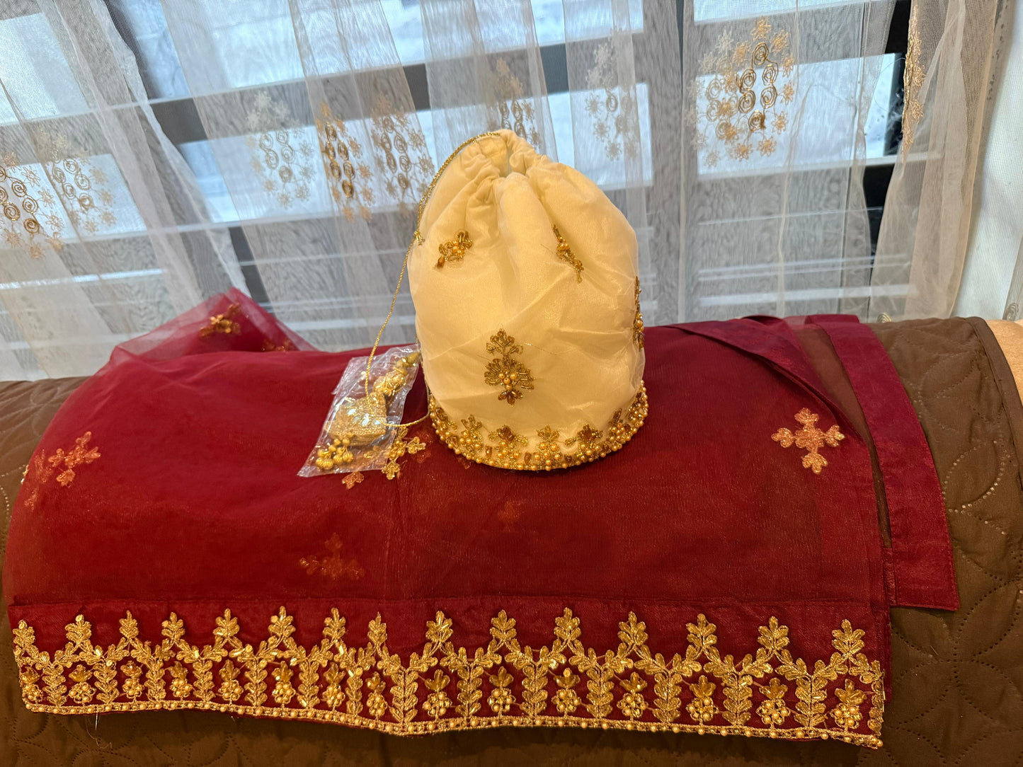 Mixweed (WHITE AND RED MAROON)